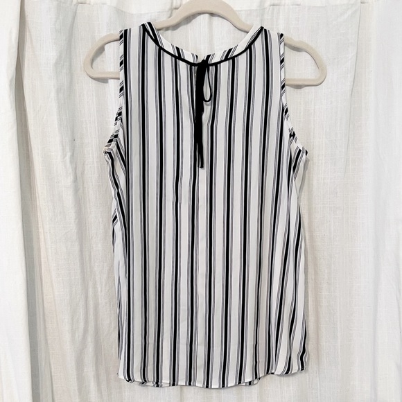 Ann Taylor LOFT Outlet Womens Size SMALL Sleeveless White & Black Striped Tank - Picture 2 of 5